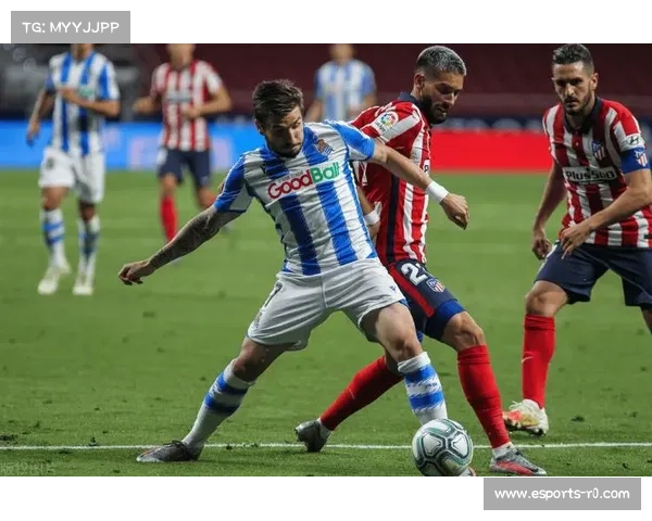 马竞vs皇家社会出现医疗暂停，球迷鼓掌鼓励受伤球员